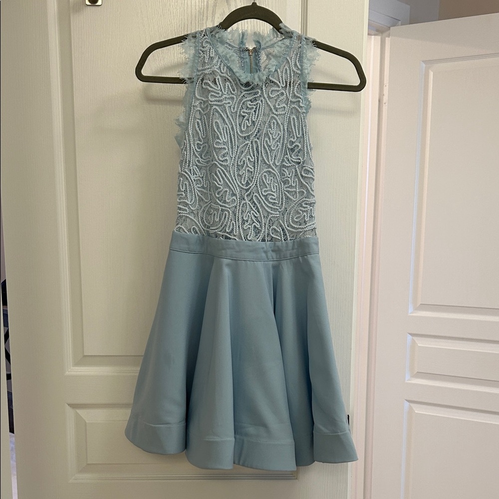 Beautiful lace dress size 4